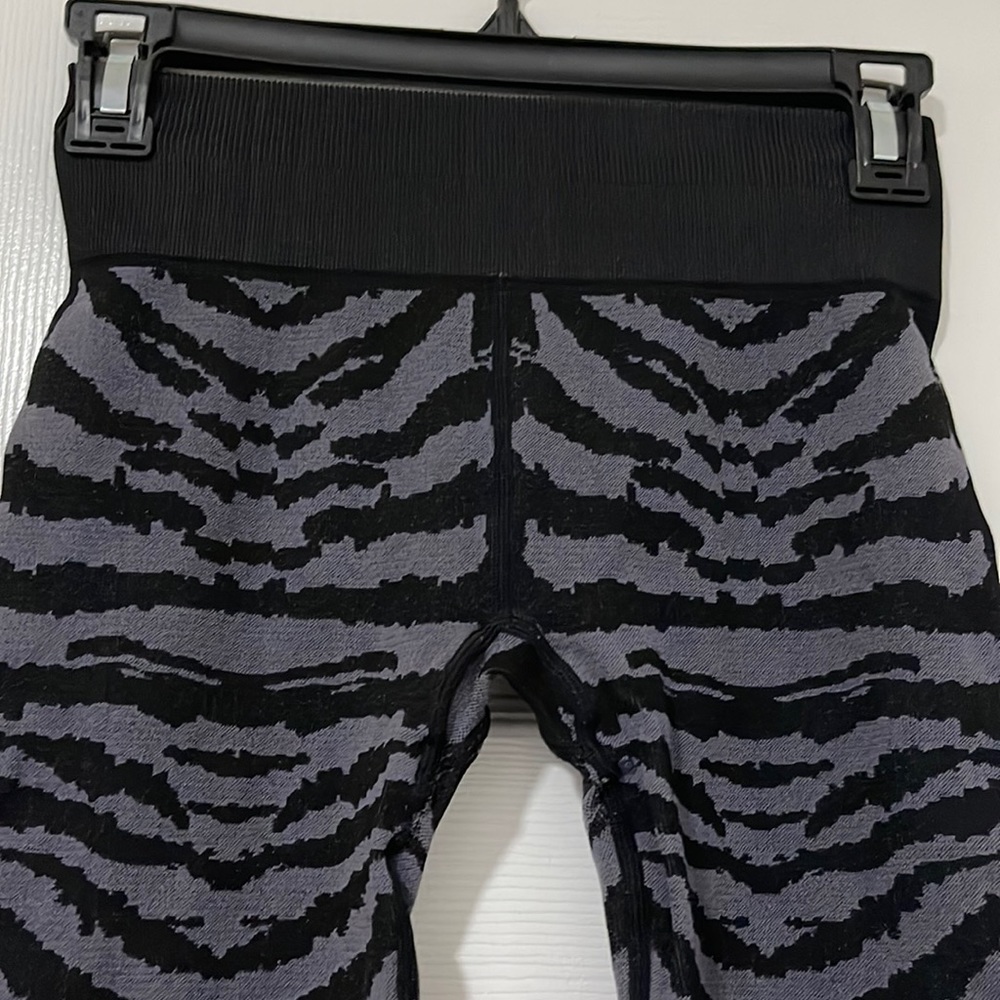 Bombshell Leggings M/L seamless tiger print